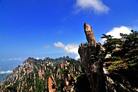 黄山有哪些主峯？談論黃山主峯的形成與其在中國文化中的地位，不失為一個開頭。